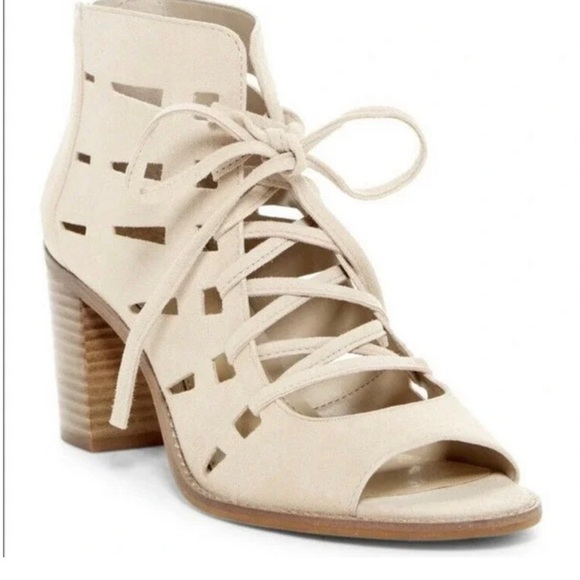 Vince Camuto Tressa perforated lace up bootie. - Picture 5 of 5